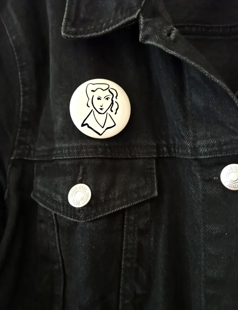 Scopri tutti i prodotti House of Arts! Cliccando qui scoprirai una selezione di spille e pins ispirate ai più famosi quadri della storia dell'arte. House of Arts produce arte da indossare, idea regalo perfetta per appassionati di arte e art history lovers gift idea, merchandising museale e prodotti personalizzati per aziende made in italy etici e sostenibili