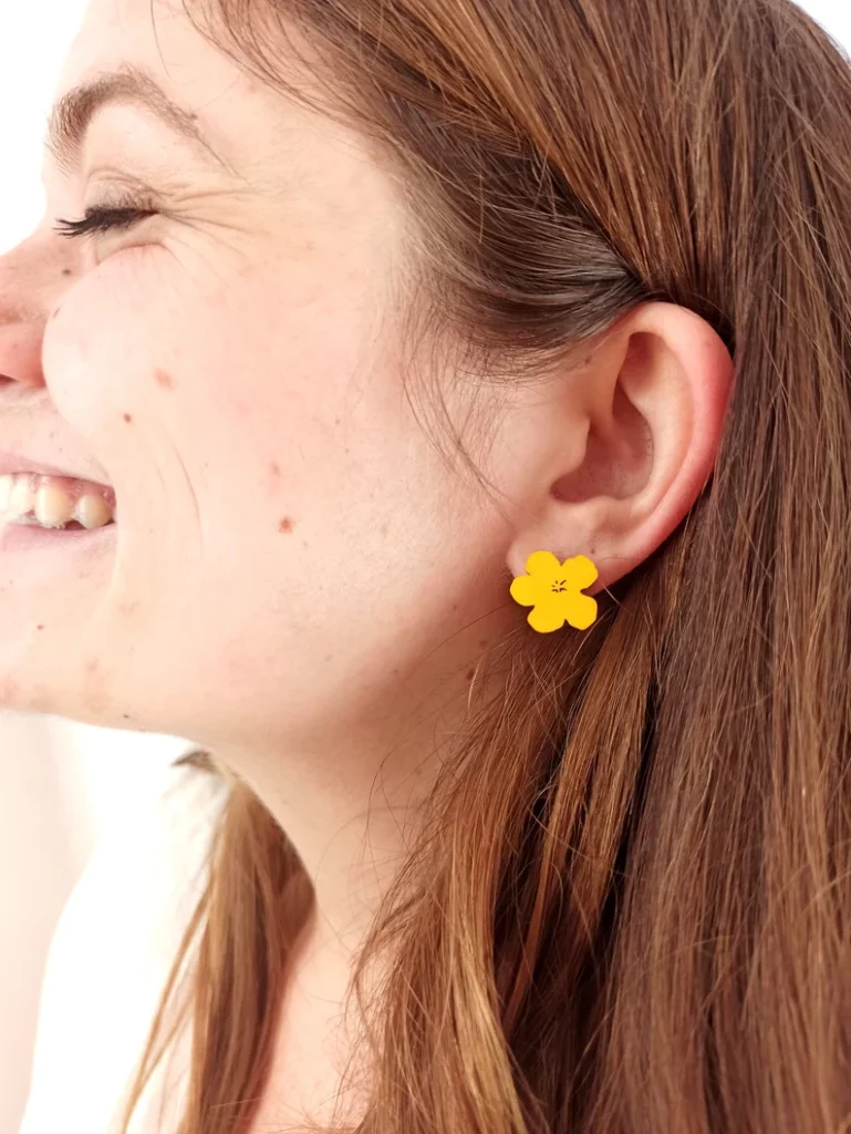 Orecchini in legno dipinto a mano ispirati all'opera di Andy Warhol Flowers, 1964
