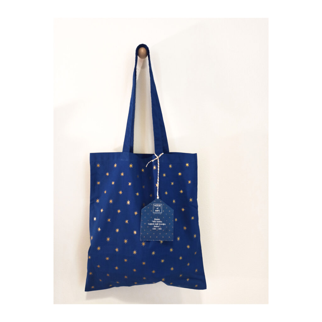 Borsa Tote Bag in cotone organico ispirata al cielo stellato della Cappella degli Scrovegni a Padova dipinto da Giotto. House of Arts è storia dell'arte da indossare, Art Lovers gift idea e idea regalo per appassionati di Storia dell'Arte, merchandising museale e produzione di oggettistica